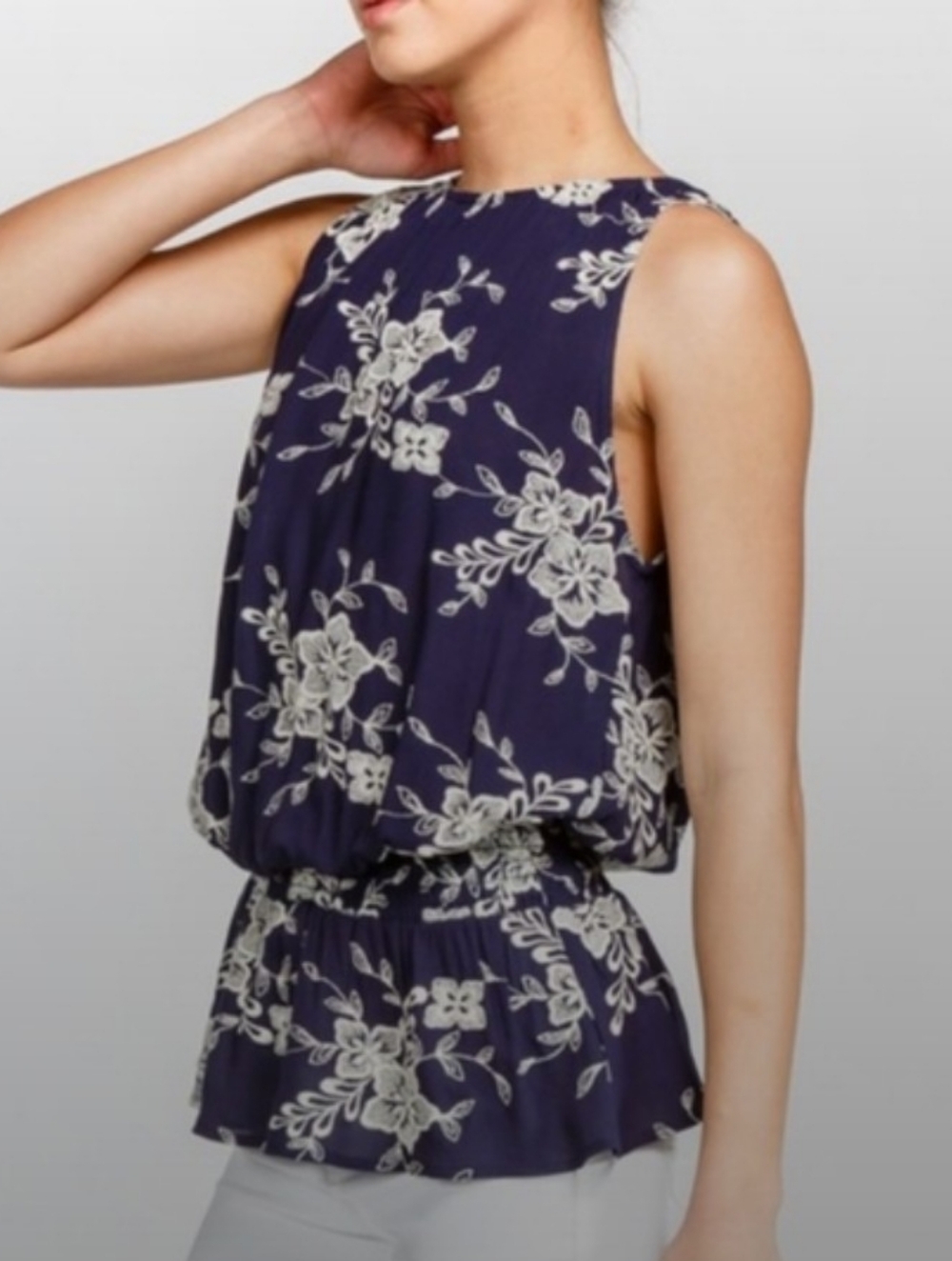 Cherish Blue With White Floral Boho Style Print Sleeveless Size Large Top